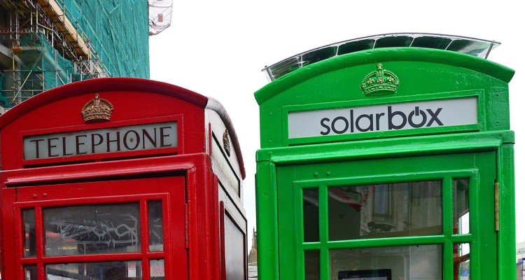 Solar Box: le cabine rosse del telefono di Londra diventano green e ti ricaricano il cellulare