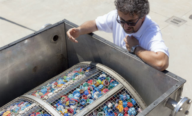 Con Eco-sistemi l'acqua viene depurata con i tappi riciclati di plastica