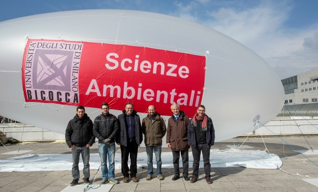 Il dirigibile sopra Milano che studia l'inquinamento acustico e lo smog