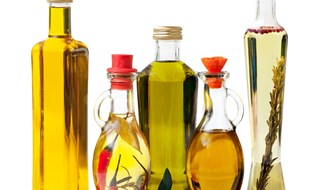 Vino ed olio? Più buoni e sostenibili se in bottiglia di vetro